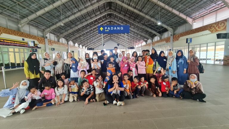 Pengalaman baru murid sekolahalam minangkabau: Belajar lebih seru sambil jalan-jalan ke bandara
